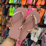 Havaianas Slim Square + Placa Logo + Pin Borboleta e Ponto de Luz