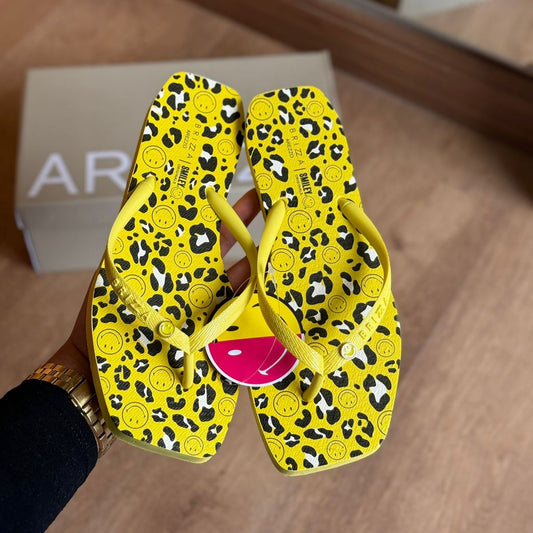 Chinelo de Dedo Arezzo Square Print Smiley Z190270200