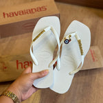 Havaianas Slim Square + Placa Logo + Pin Olho Grego e Pimenta