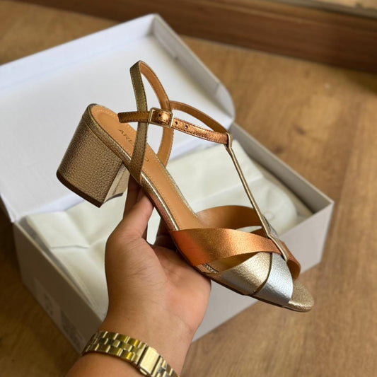 Sandália Arezzo Salto Couro Tiras Finas Cruzadas A100551209