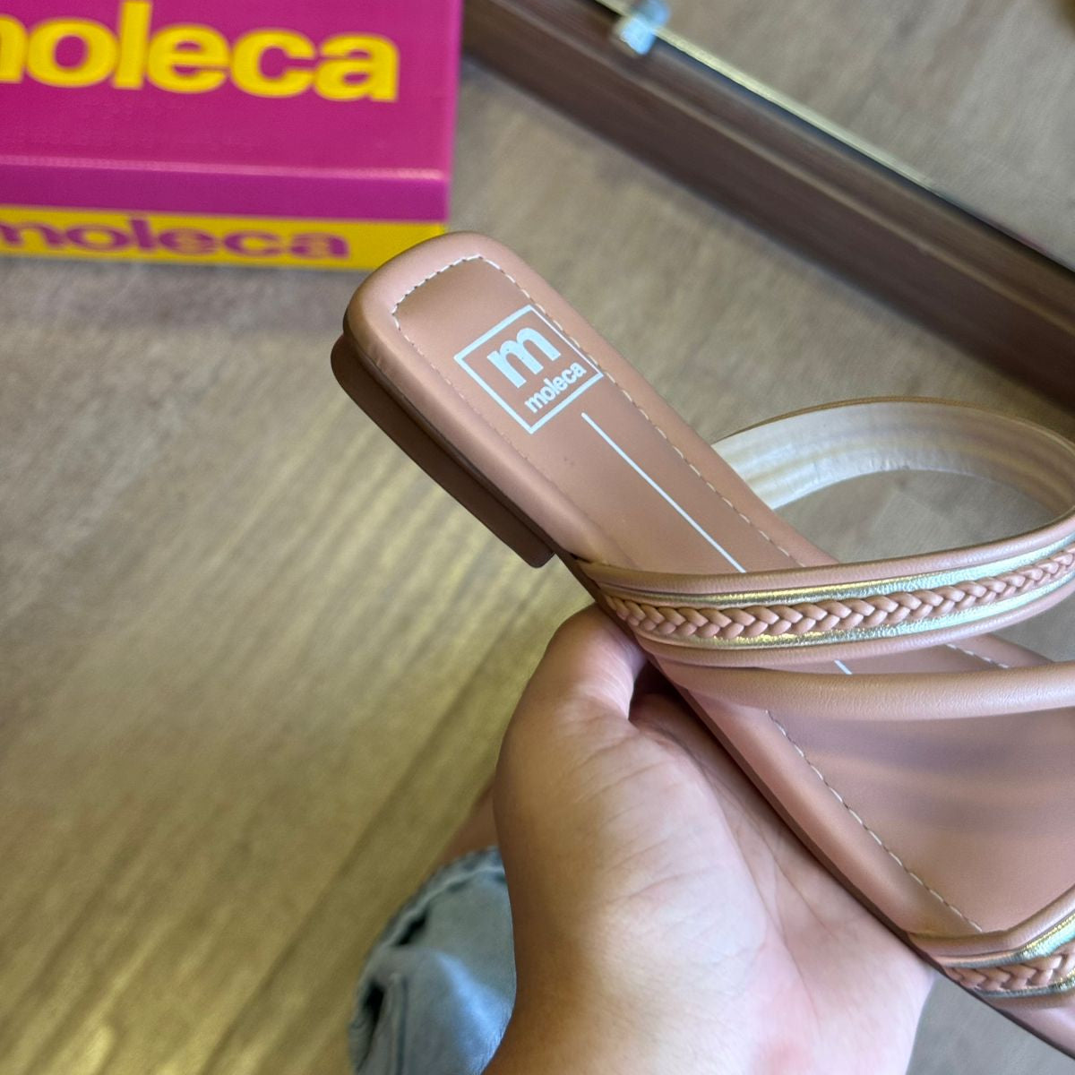 春 Sandália Moleca Rasteira Duas Tiras Brilhosas 5462.142 – Armazém
