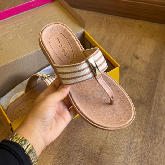 Sandália Moleca Tiras Grossa com Pequeno Detalhe Dourado 5525.109