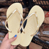 Havaianas Slim + Placa Logo + Pin Borboleta