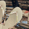 Havaianas Slim + Placa Logo + Pin Borboleta