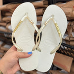 Havaianas Slim + Placa Logo + Pin Borboleta