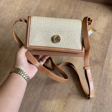 Bolsa Moleca Transversal Detalhe Logo Dourado 50057.4