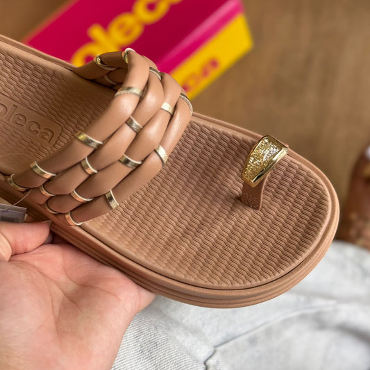 Sandália Moleca Detalhes Dourado 5556.111