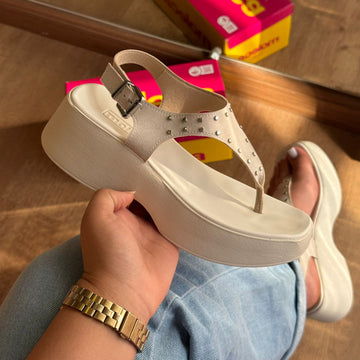 Sandália Moleca Plataforma Detalhe Dourado 5503.122