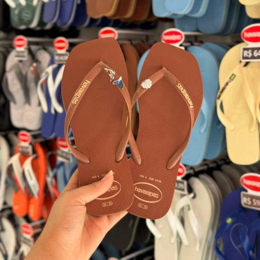 Chinelo Havaianas Logo Pop + Pin Concha, Golfinho e Sereia