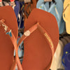 Chinelo Havaianas Logo Pop + Pin Concha, Golfinho e Sereia