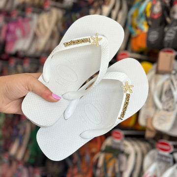 Havaianas Top (Branco) + Pin Placa Logo Dourado e Estrela do Mar