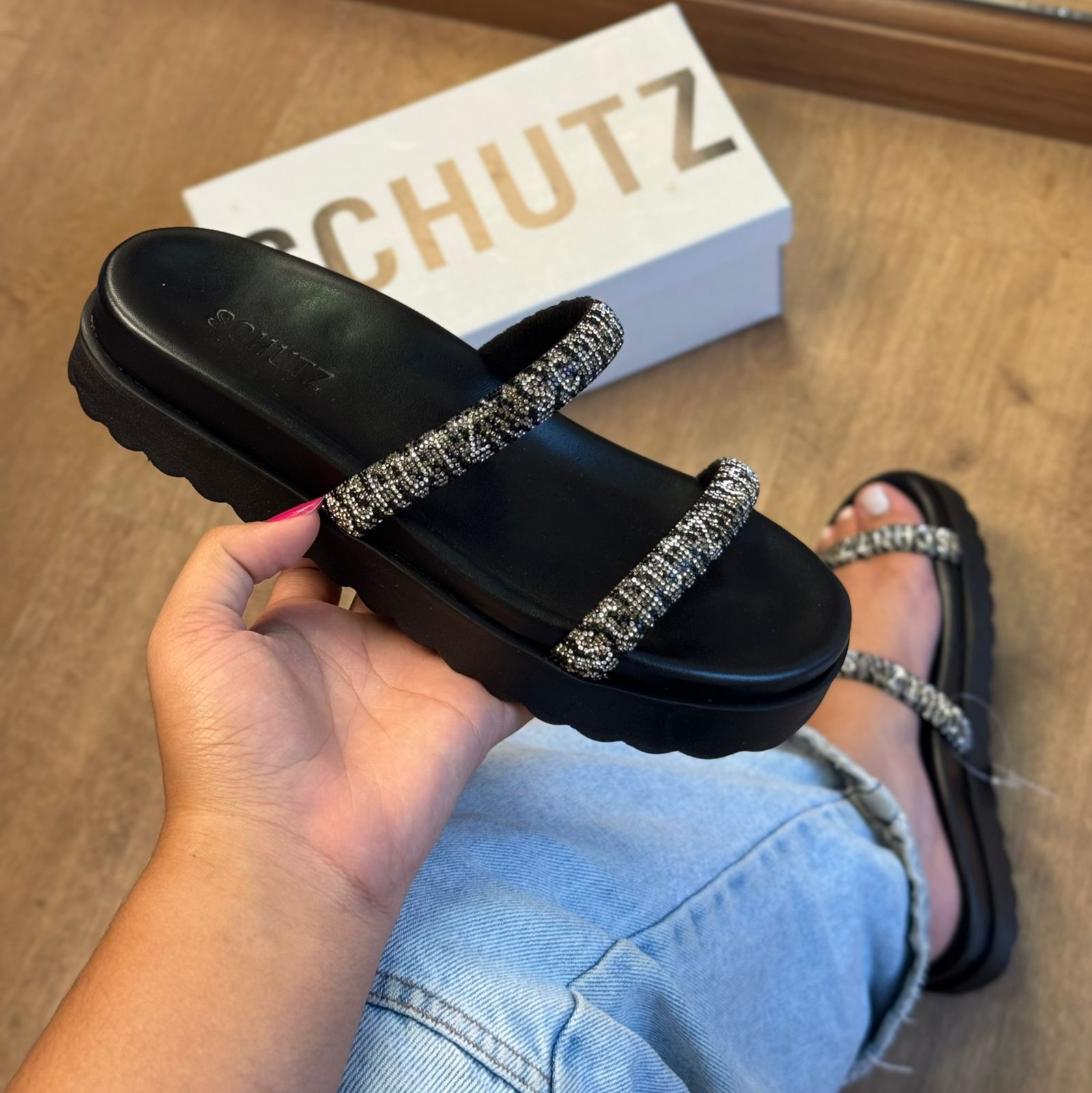 Schutz – Armazém dos Chinelos