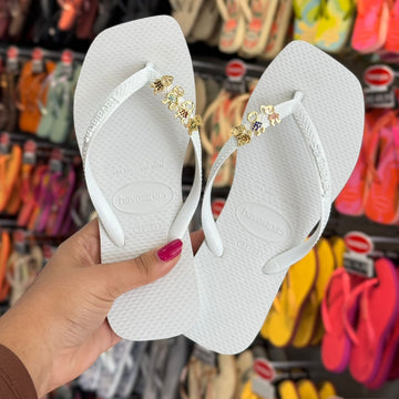Havaianas Slim Square (Branco) + Pin Família