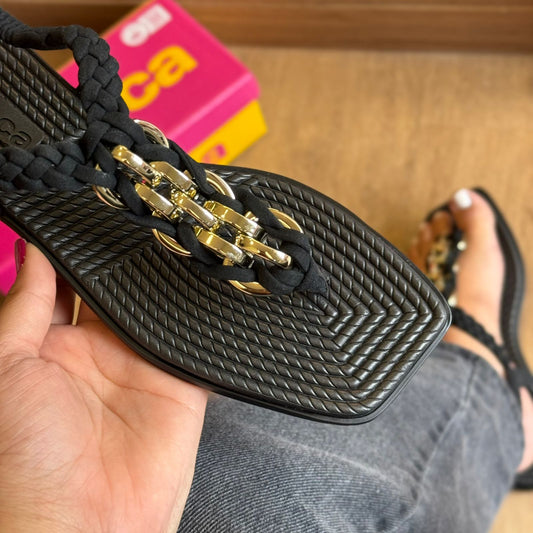 Sandália Moleca Rasteirinha Detalhe Dourado 5558.109