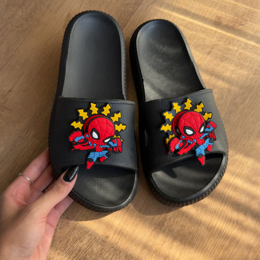 Chinelo Slide Nuvem EVA + Charms Homem Aranha