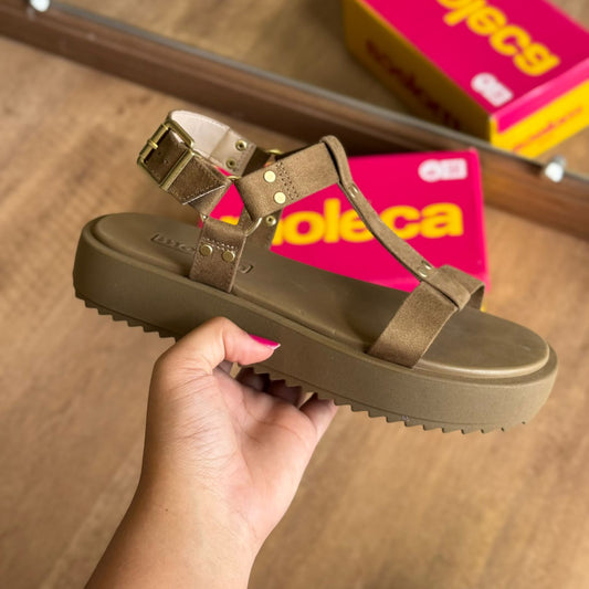 Sandália Moleca Detalhe Dourado 5489.125