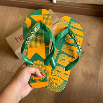Havaianas Top Vai Brasil + Pin Brasil + Placa Logo