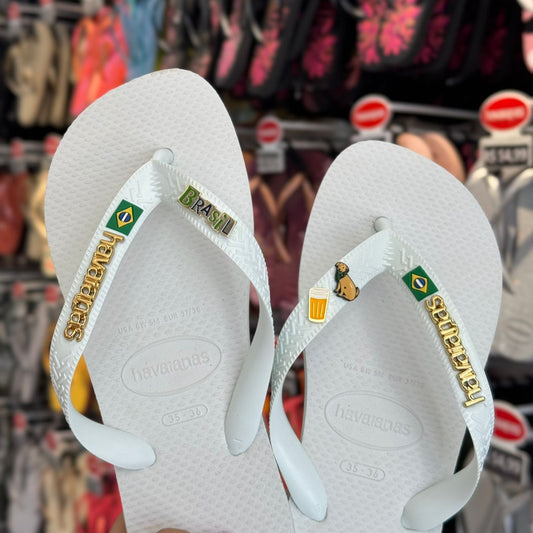 Havaianas Brasil + Pin Caramelo + Pin Chopp + Pin Brasil Logo + Placa Logo Dourado