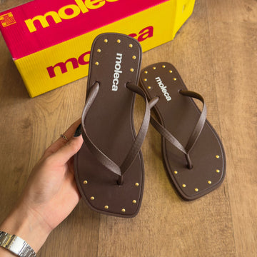 Chinelo De Dedo Moleca Grampos Dourados 5552.603