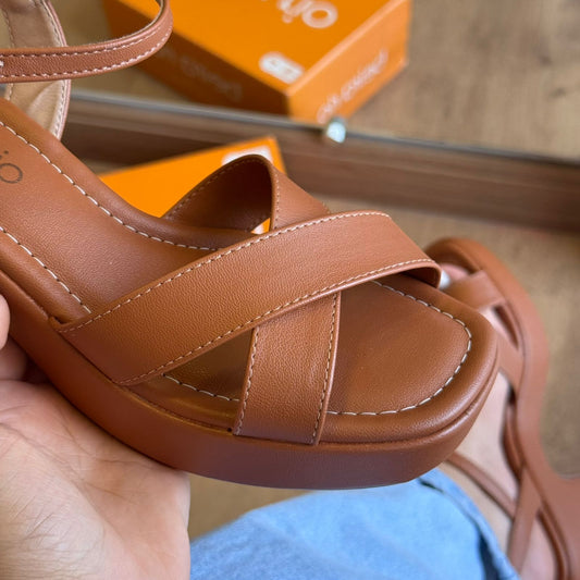 Sandália Beira Rio Salto Bloco Tiras Entrelaçadas 8517.206