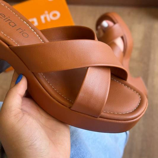Sandália Beira Rio Tamanco Tiras Entrelaçadas Palmilha Macia 8517.210