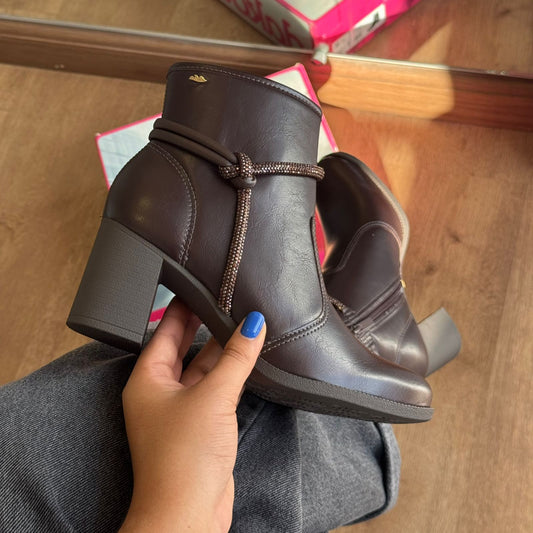 Bota Dakota Salto Bloco Médio D2191