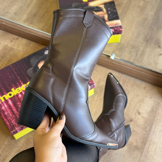 Bota Moleca Detalhe Dourado Coleção Ana Castela 5355.100