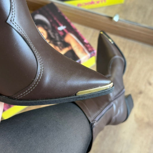 Bota Moleca Detalhe Dourado Coleção Ana Castela 5355.100