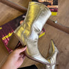 Bota Moleca Detalhe Dourado Coleção Ana Castela 5355.100