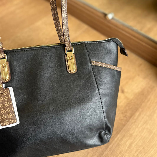 Bolsa Chenson Ombro Detalhe Monograma 85543-1