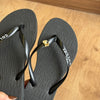 Chinelo De Dedo Colcci Rio 158.01.00901 + Pin Pet