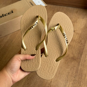 Chinelo De Dedo Colcci Rio 158.01.00901 + Pin Pet