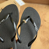 Chinelo De Dedo Colcci Rio 158.01.00901 + Pin Filhos