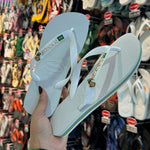 Havaianas Brasil (Branco) + Pin Cachorro Caramelo + Placa Logo