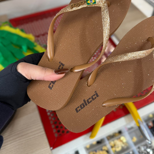 Chinelo Fiji Colcci 158.01.02054 + Pin Brasil Grátis