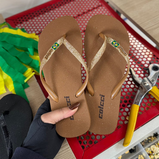 Chinelo Fiji Colcci 158.01.02054 + Pin Brasil Grátis