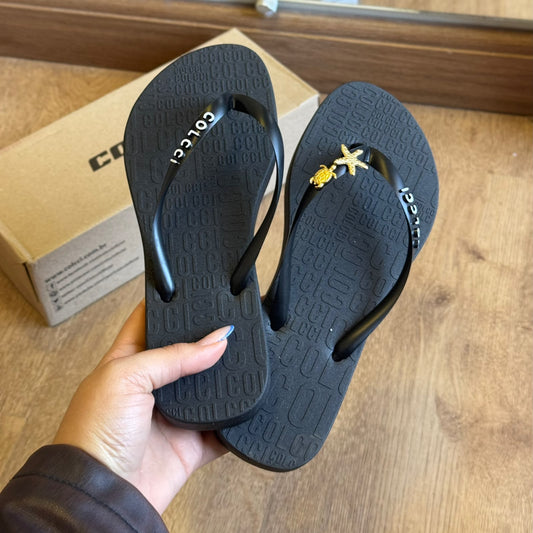 Chinelo Colcci Rio 158.01.00901 + Pin Estrela Do mar e Tartaruga Grátis