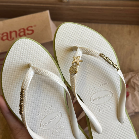 Havaianas Slim Point + Pin Estrela-do-mar e Concha