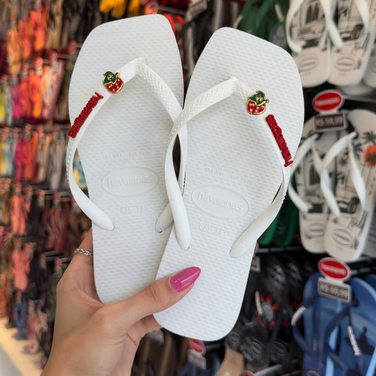 Havaianas Slim Square + Pin Frutas + Placa Logo