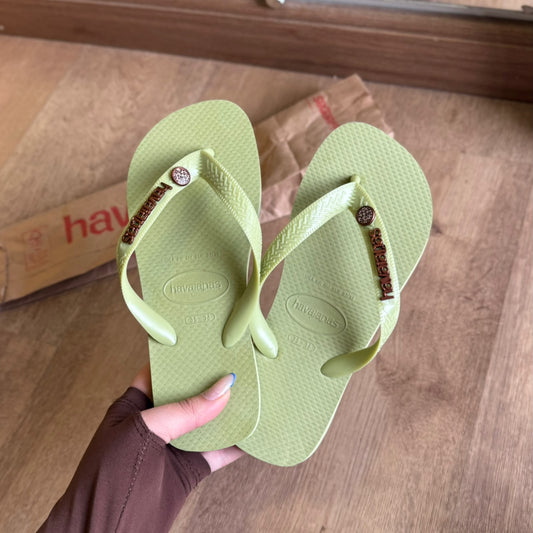 Havaianas Top + Placa Logo + Pin Oncinha