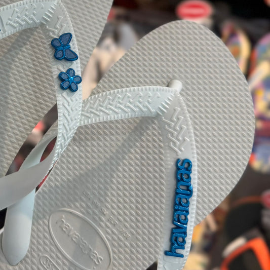 Havaianas Top + Placa Logo Colorida + Pin Flor E Borboleta