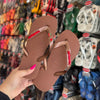 Havaianas Top + Placa Logo Vermelho + Pin Cereja E Coração