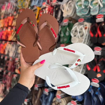 Havaianas Top + Placa Logo Vermelho + Pin Cereja E Coração