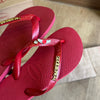 Havaianas Top + Placa Logo Dourada + Pin Coração Com Asas e Ponto De Luz