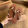 Havaianas Top + Placa Logo Dourada + Pin Coração Com Asas e Ponto De Luz