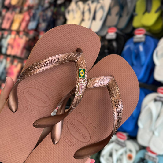 Havaianas Top + Pin Brasil + Pin Cachorro Salsicha
