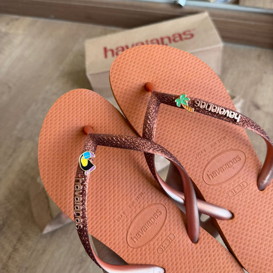 Havaianas Slim Glitter + Pin Tucano + Pin Coqueiro