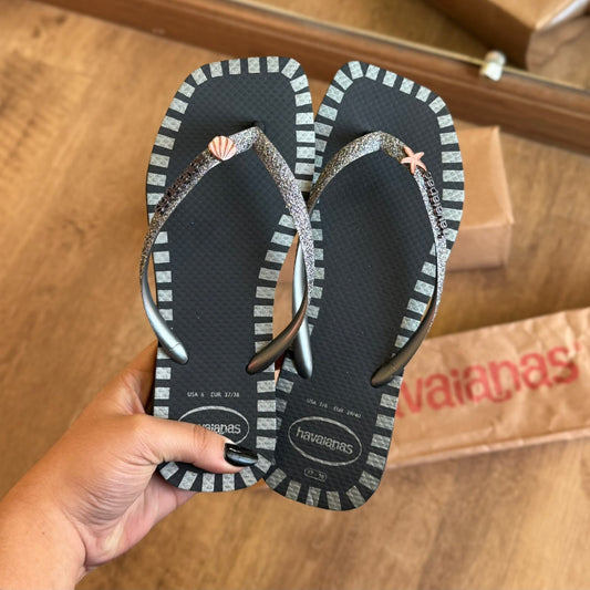 Havaianas Slim Square Glitter Contour + Pin Estrela do Mar E Concha