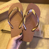 Havaianas Top + Placa Logo Marrom + Pin Estrela Marinha + Pin Tartaruga + Pin Âncora