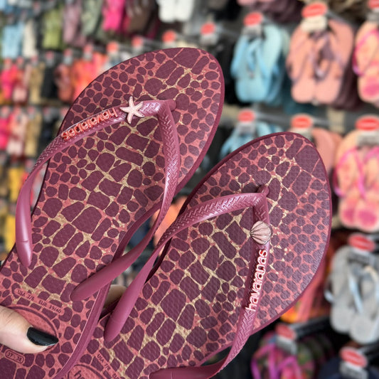 Havaianas Slim Point Trendy + Pin Estrela Marinha + Pin Concha